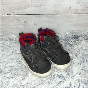Genuine Kids | Gray Blue‎ and Red Sneakers Size 6